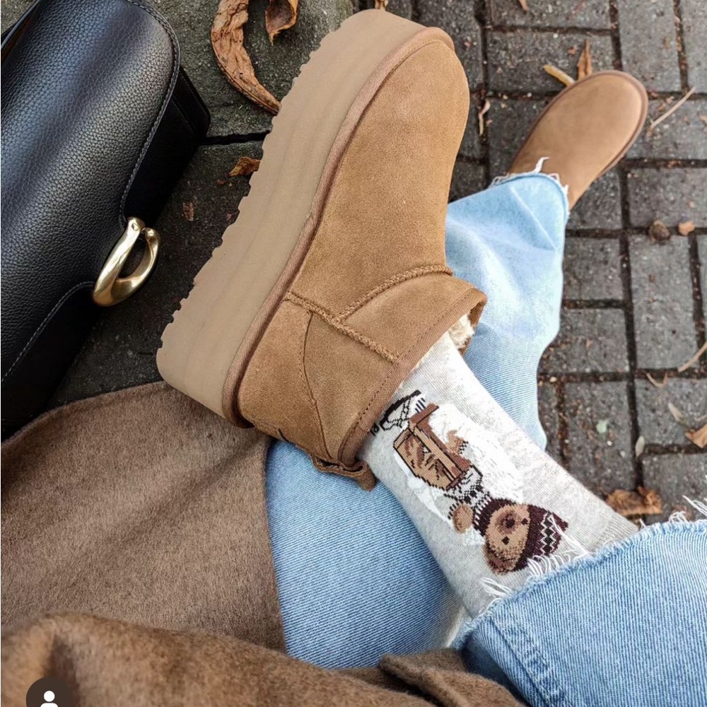 UGG - Picture 2 of 10